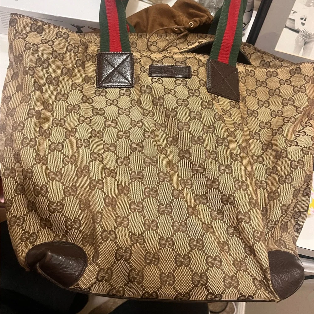 Authentic Gucci tote with reinforced corners - Picture 2 of 13